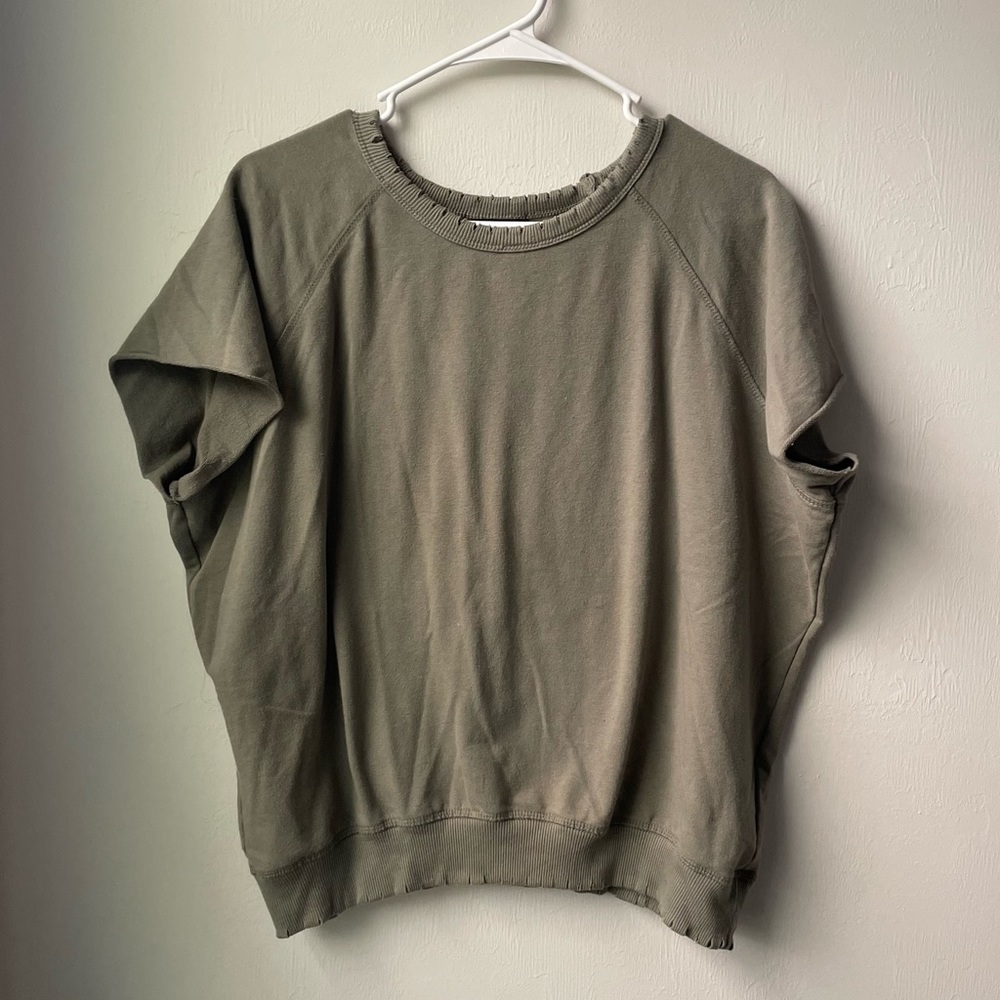 Short sleeve sweater
